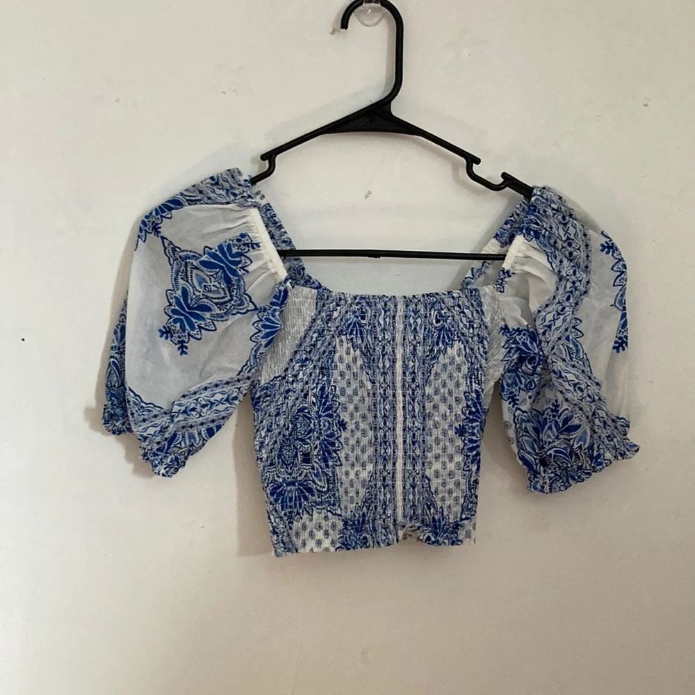 Stretchy blue and white short sleeve crop top Size S by Olivaceous - Picture 1 of 5
